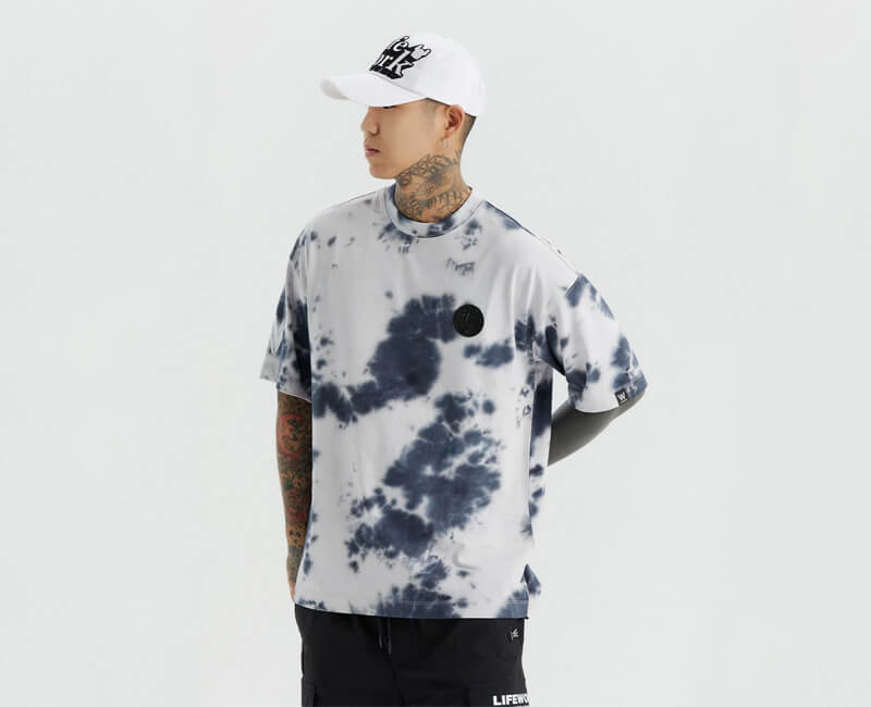 Áo thun tie-dye nhuộm màu sắc độc đáo Áo thun tie-dye nhuộm màu sắc độc đáo